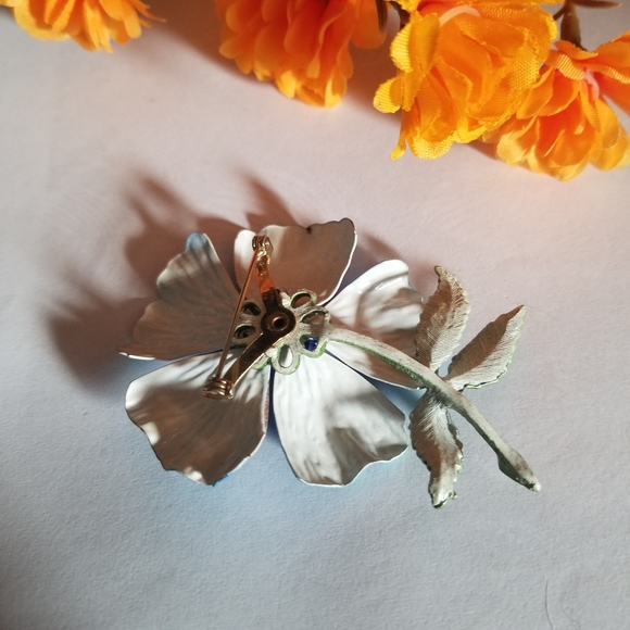 Beautiful VTG Flower Brooch - Picture 2 of 8